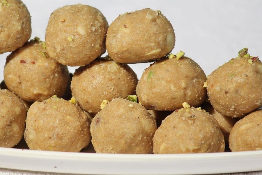 Punjabi Aate Ka Pinni with Cardamom - Lohri Special